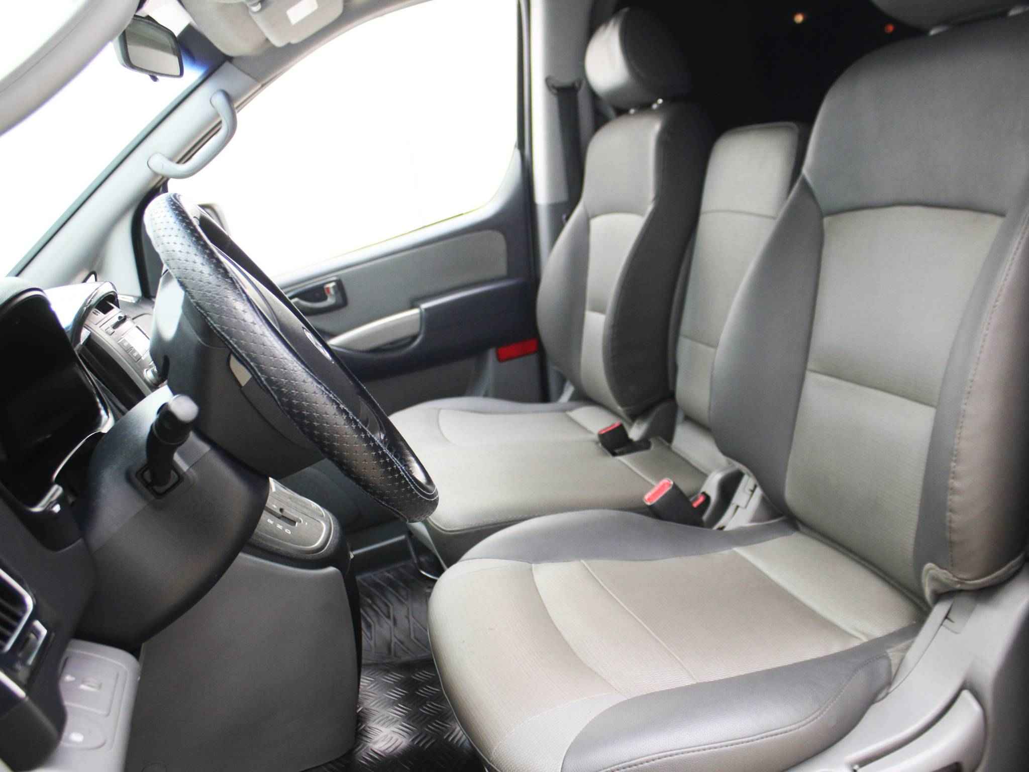 Hyundai Grand Starex, I