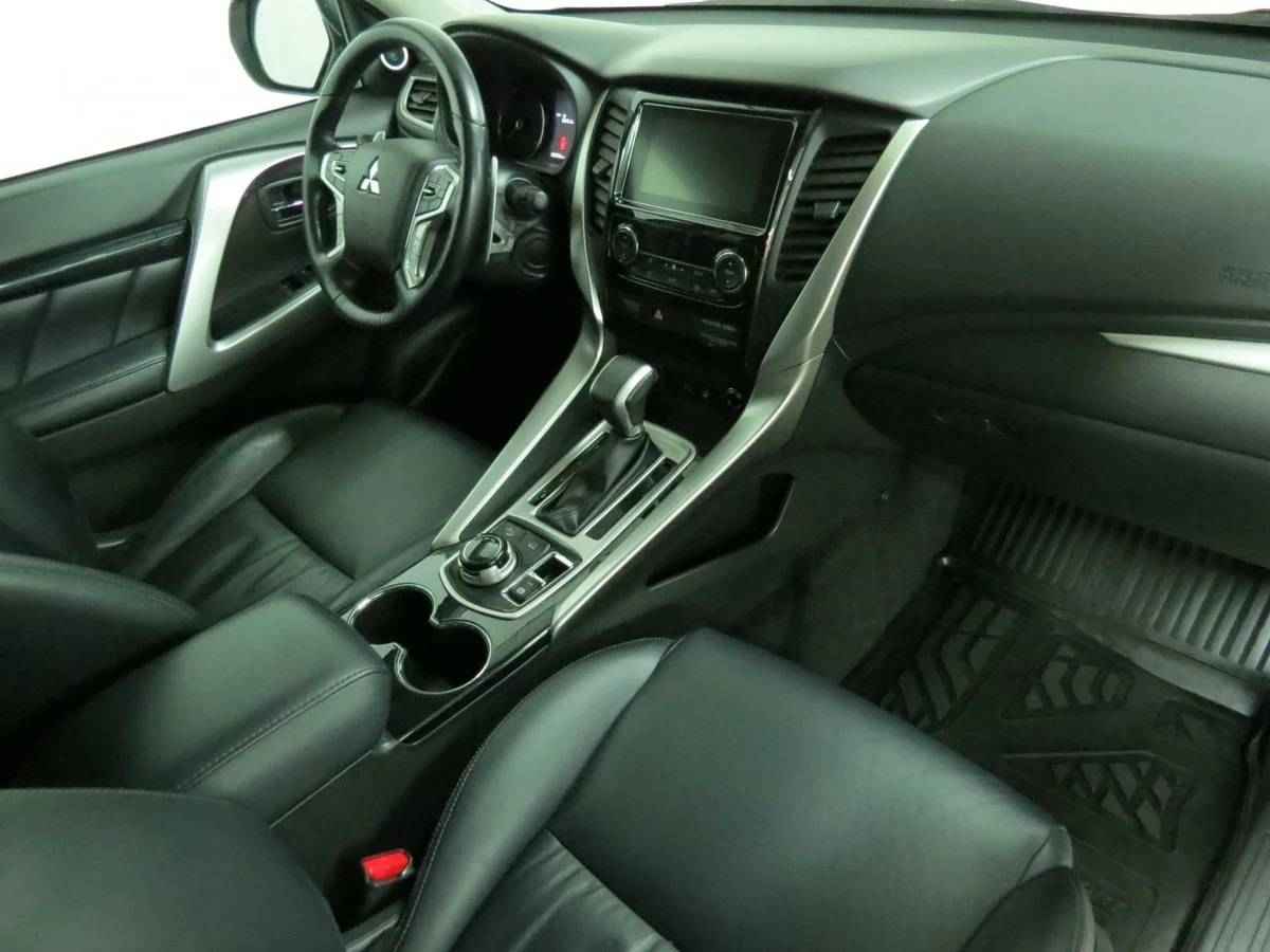 Mitsubishi Pajero Sport, III