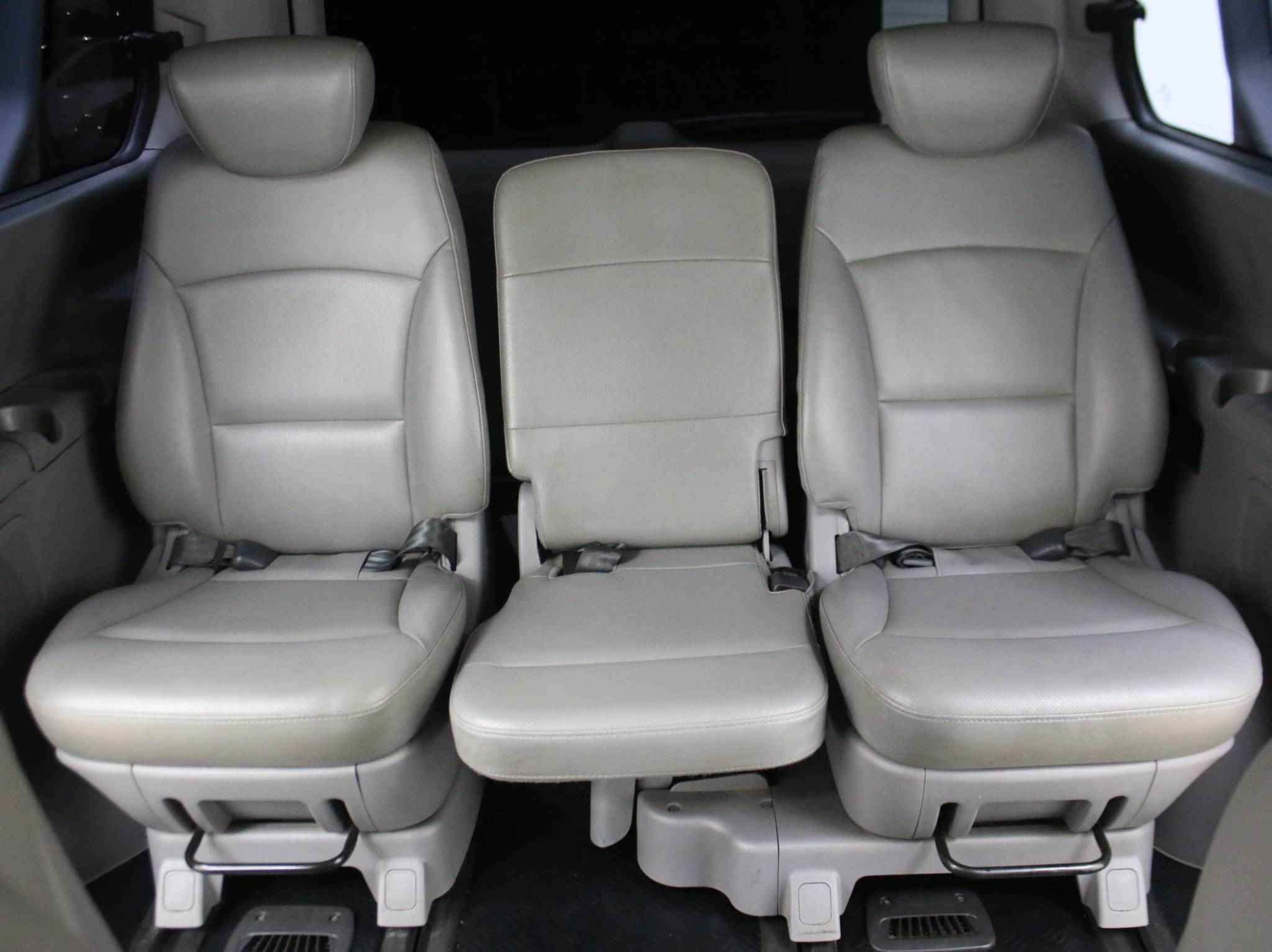 Hyundai Grand Starex, I