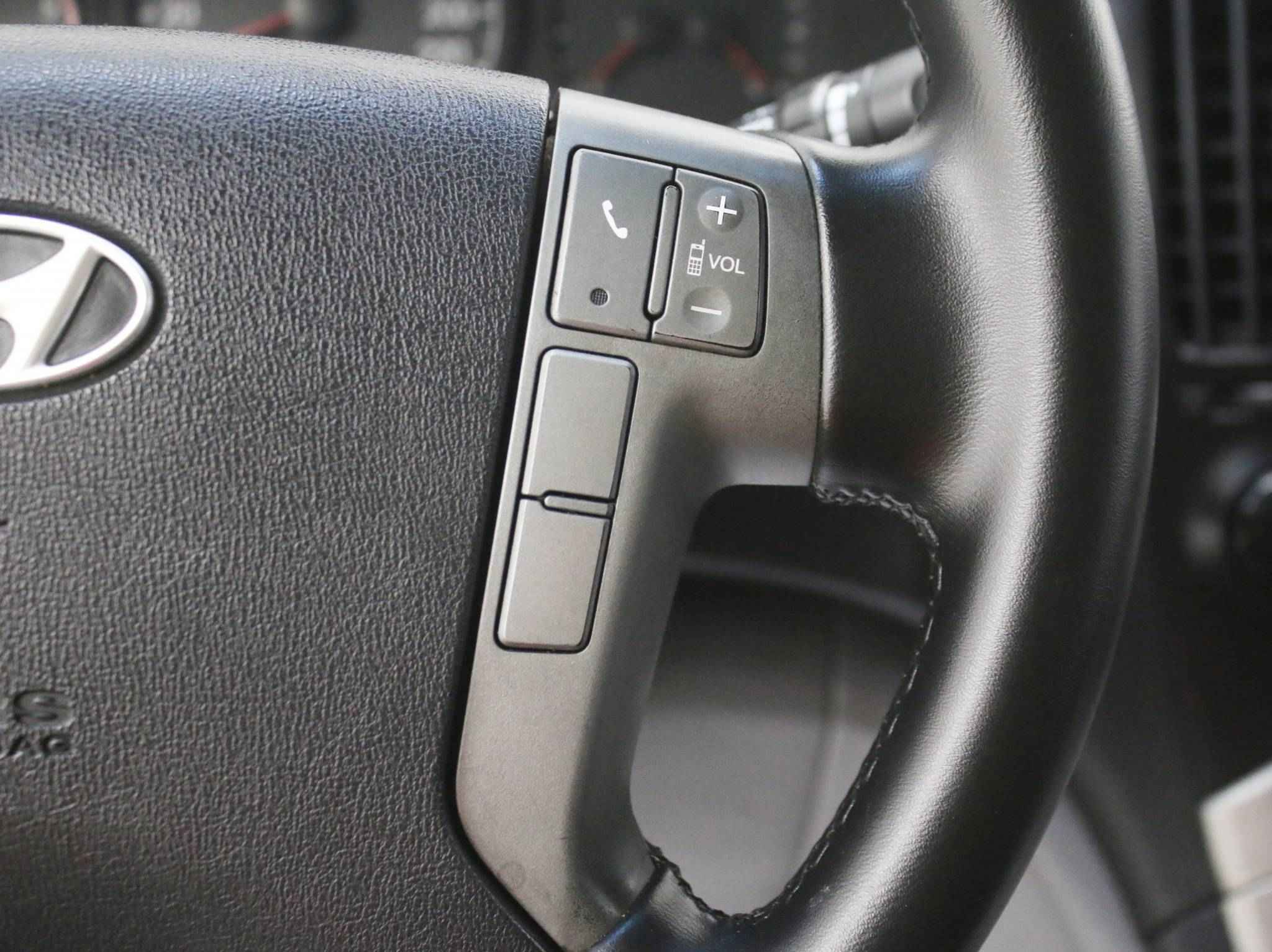 Hyundai Grand Starex, I