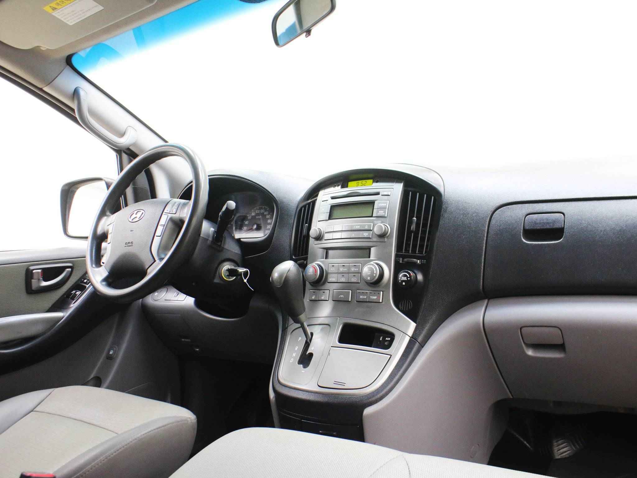 Hyundai Grand Starex, I