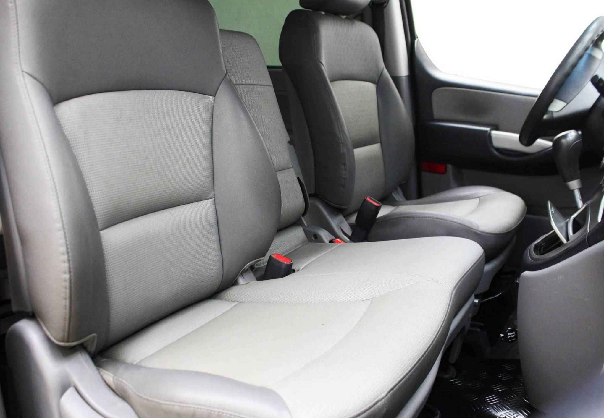 Hyundai Grand Starex, I