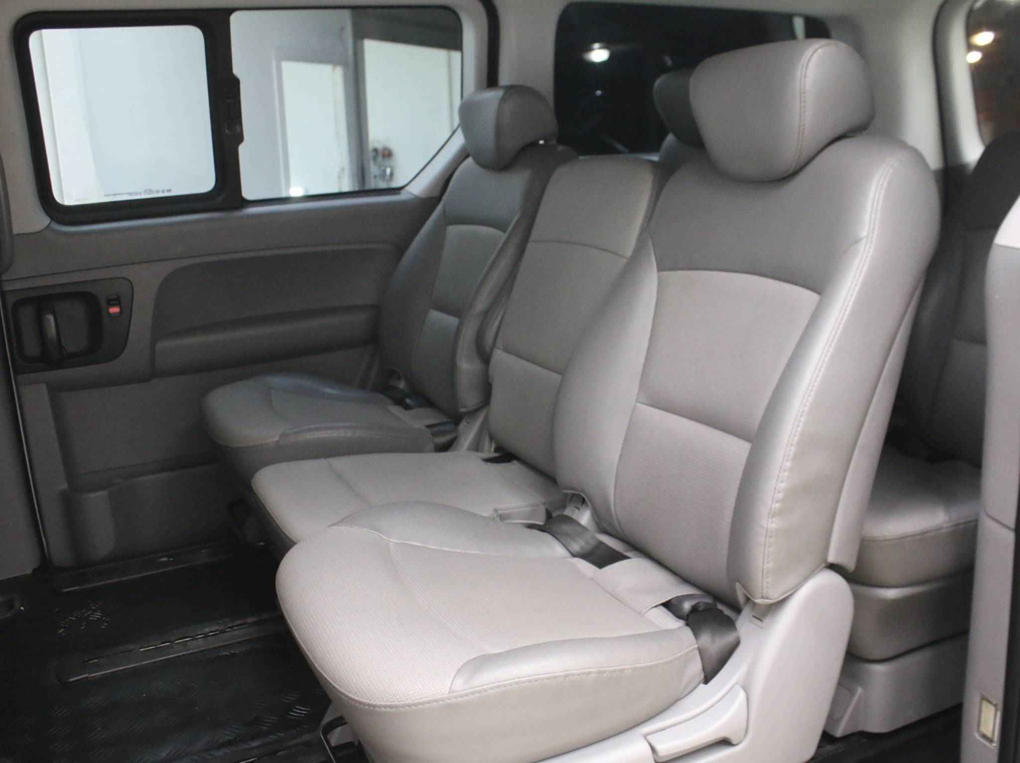 Hyundai Grand Starex, I