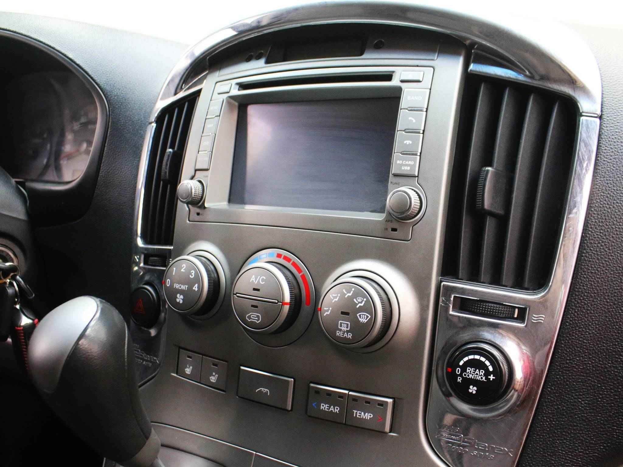 Hyundai Grand Starex, I