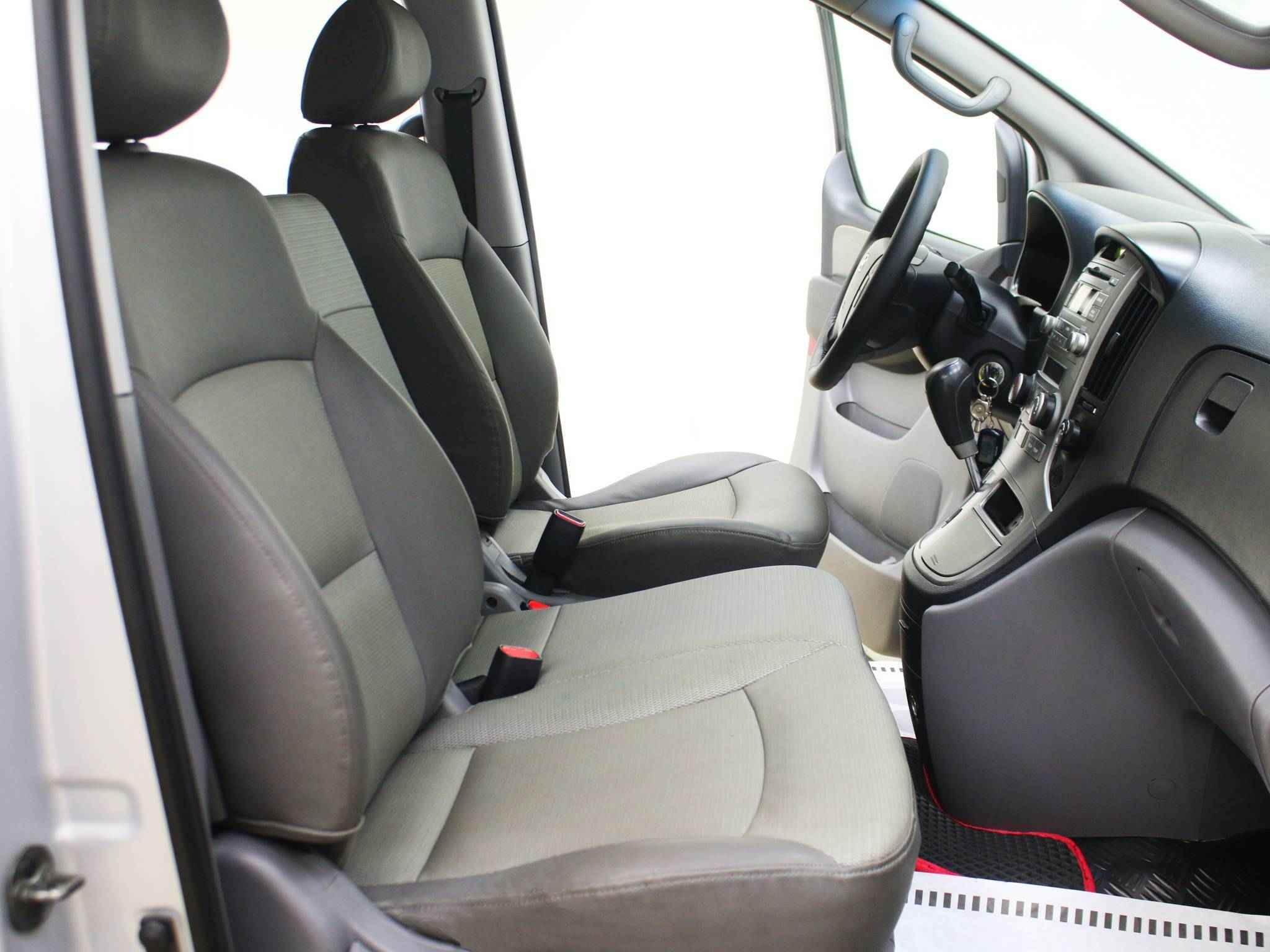 Hyundai Grand Starex, I