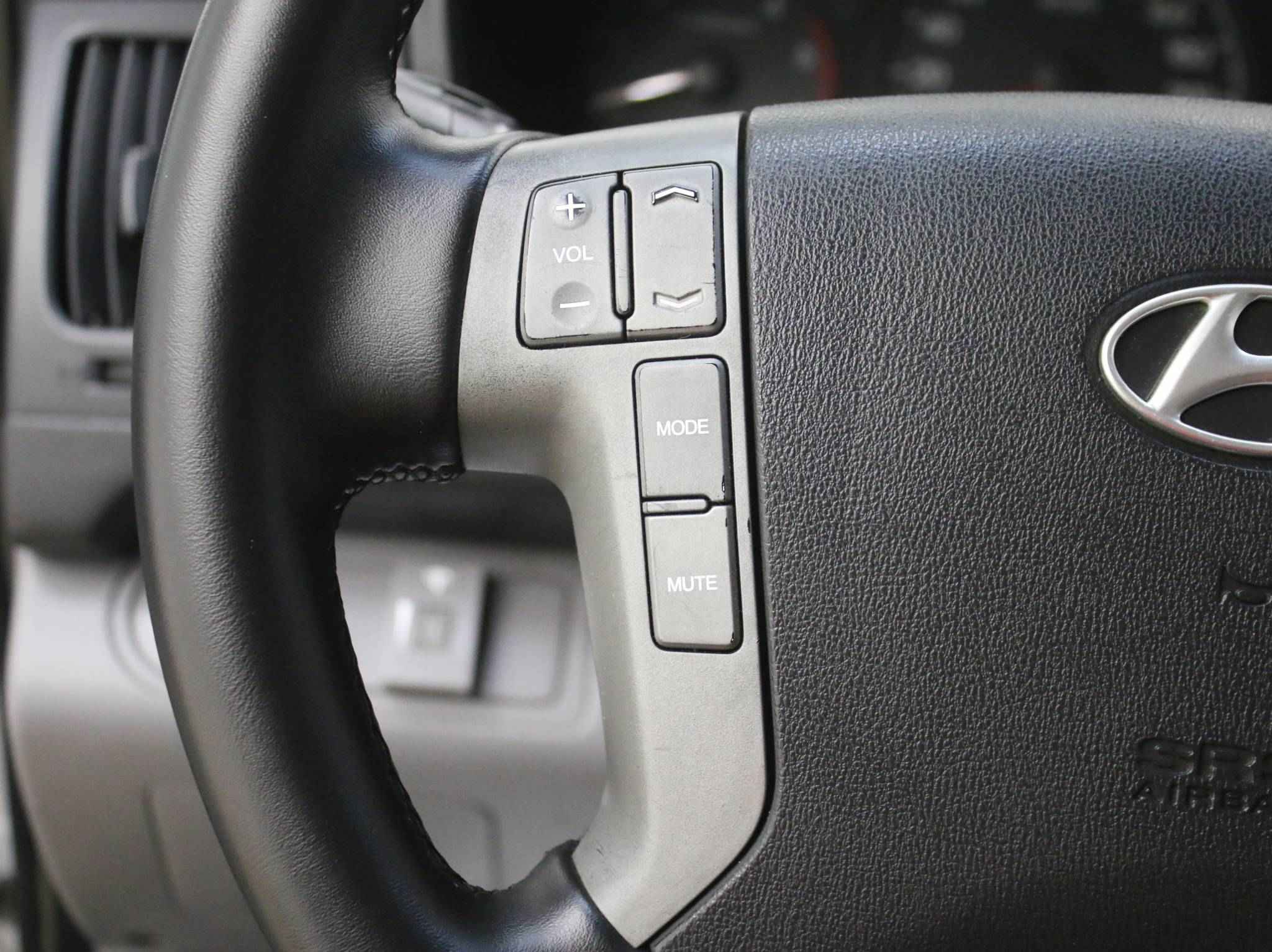 Hyundai Grand Starex, I