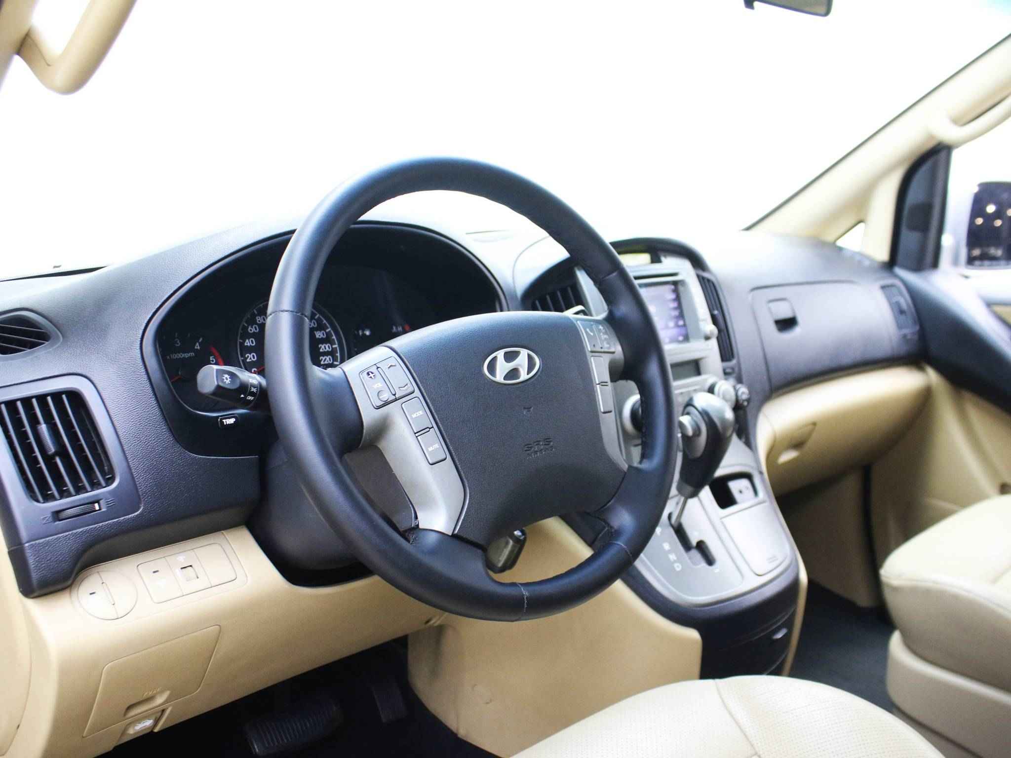 Hyundai Grand Starex, I