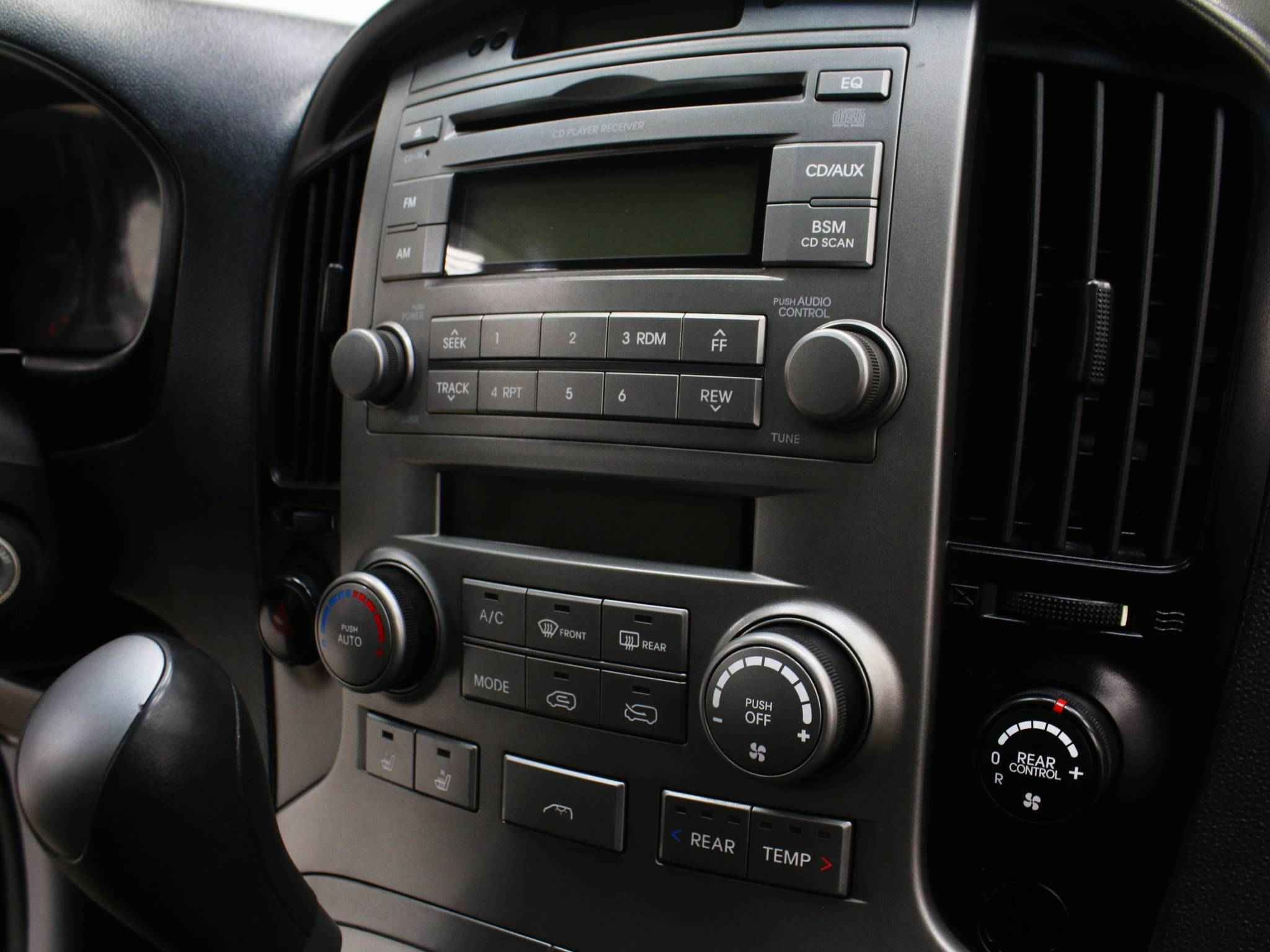 Hyundai Grand Starex, I