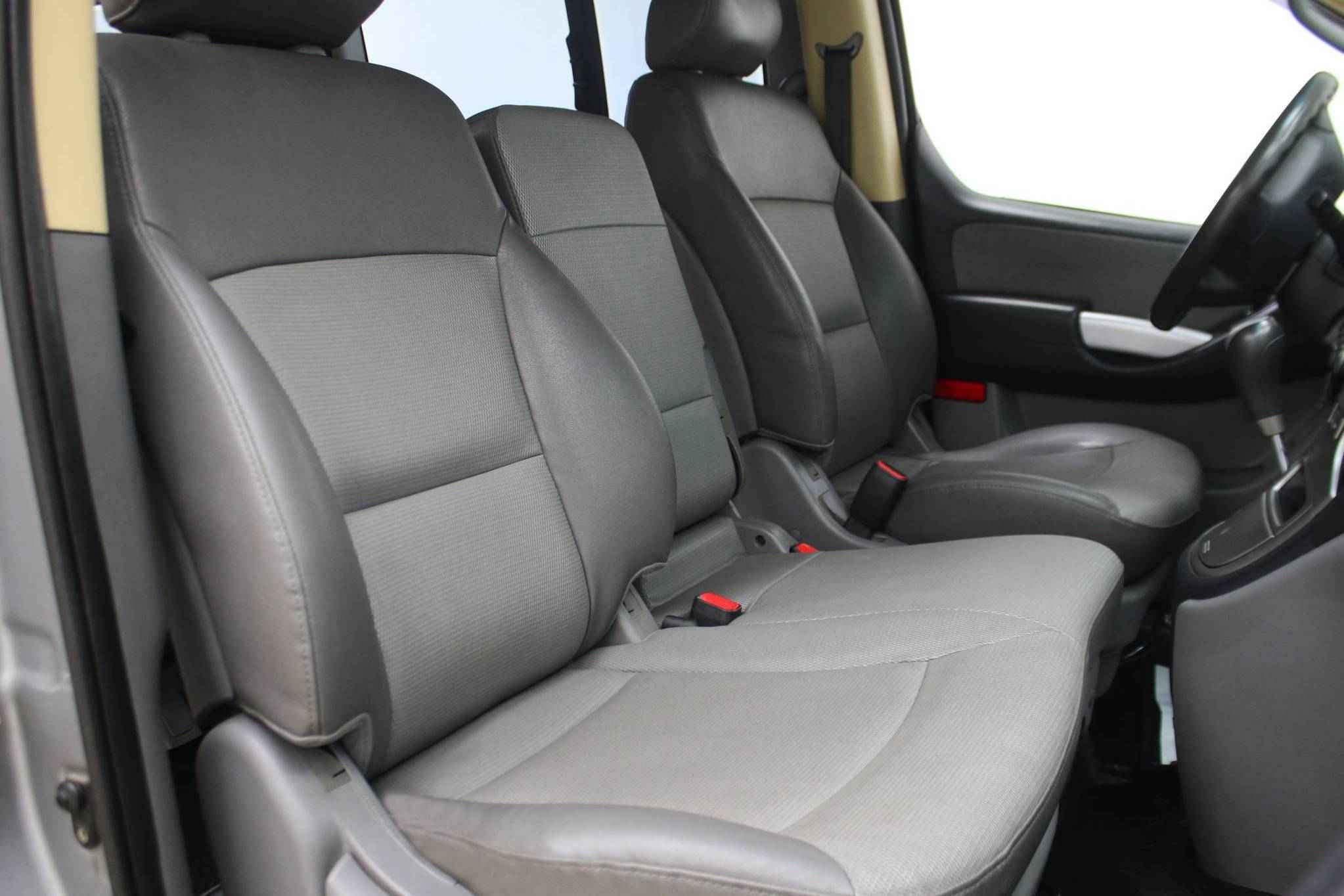 Hyundai Grand Starex, I